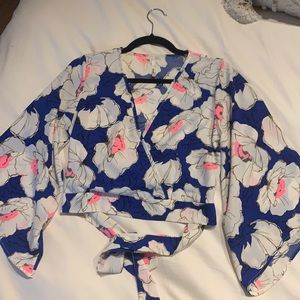 Cropped 3/4 sleeve wrap top